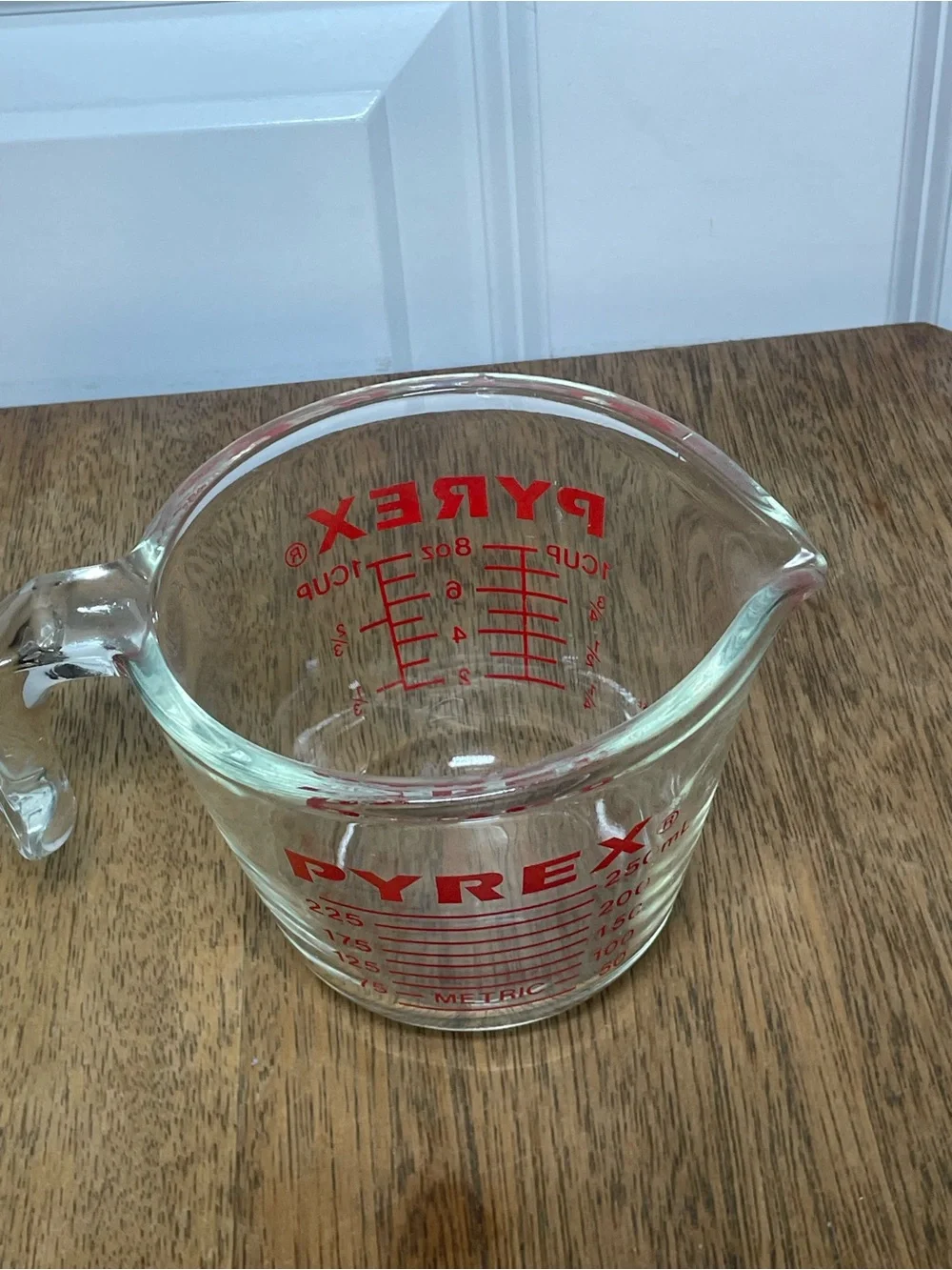 Pyrex 250 mL 1 Cup Glass Measuring Cup Red Lettering Handle Pour Spout